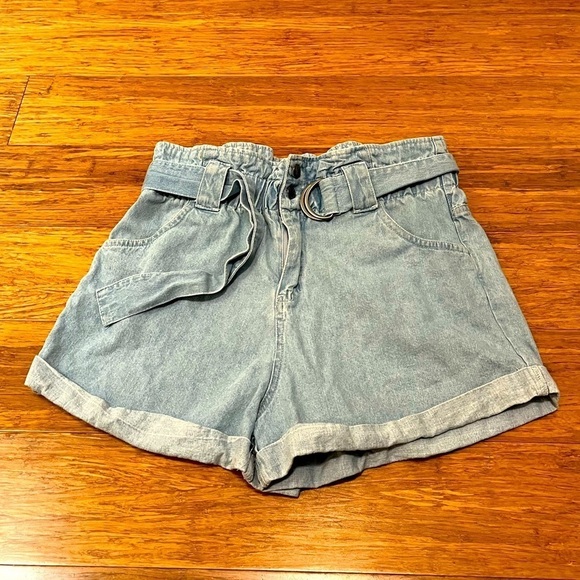 Cotton On High Rise Mom Jeans Paperbag Shorts w/ removable belt, pockets. 4 - Picture 3 of 10